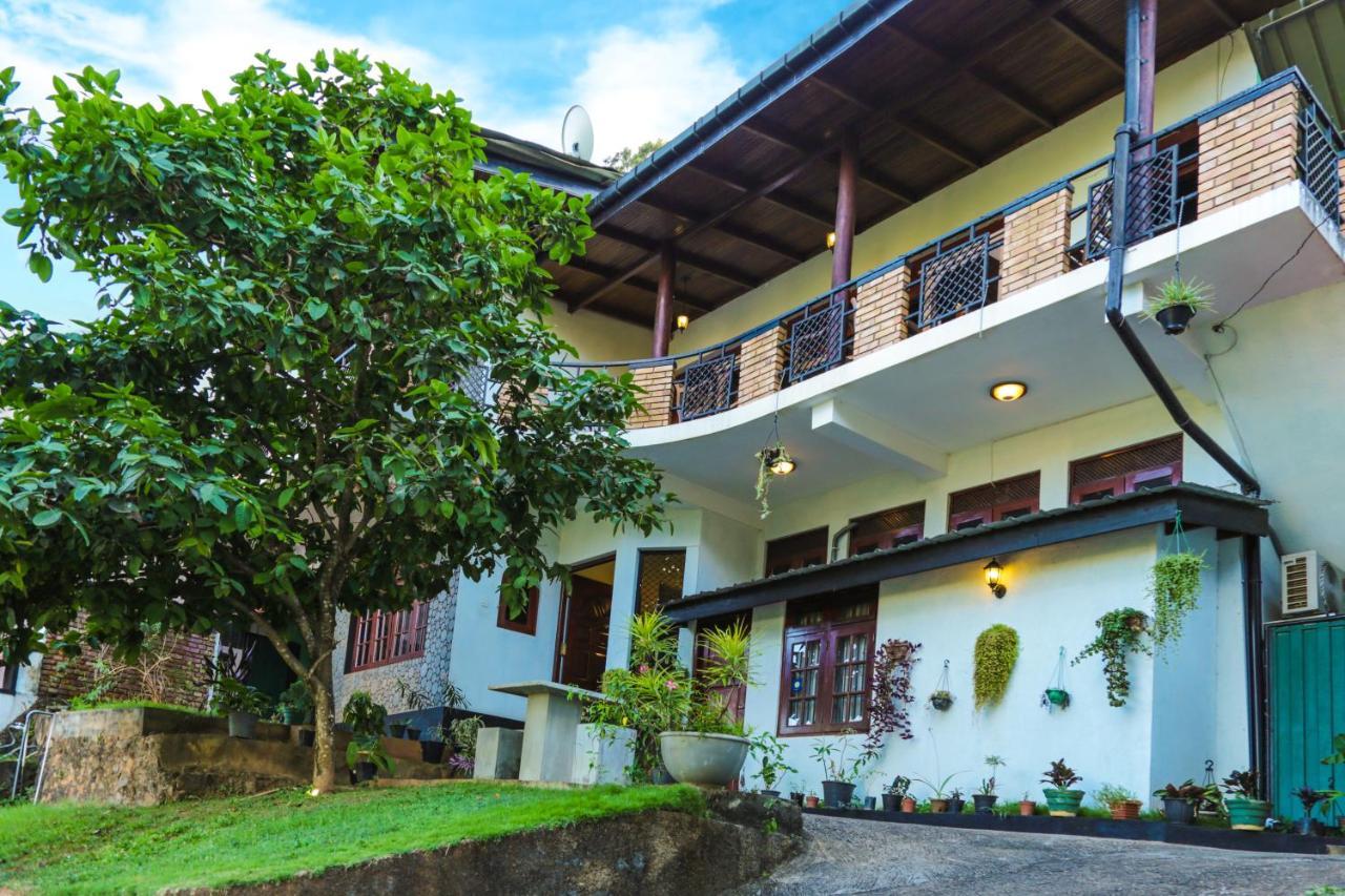 Kandyan Hideout Buitenkant foto